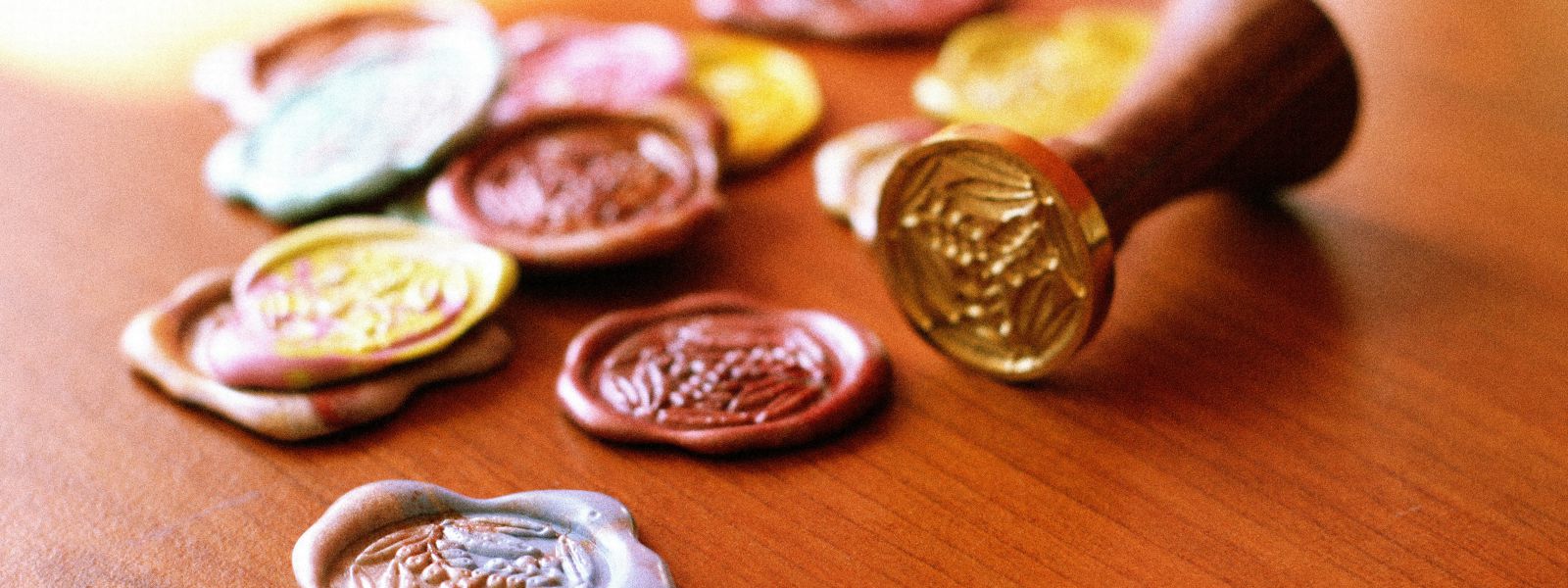Blick von oben ins Wiesenttal mit Fluss Wiesent von einem Felsen